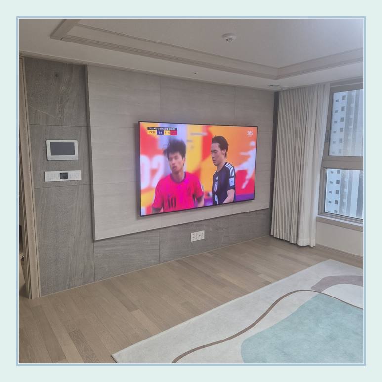 침실 쪽 TV 화면과 주변 가구 간격와 장시간 사용 발열 대책 안내 사진